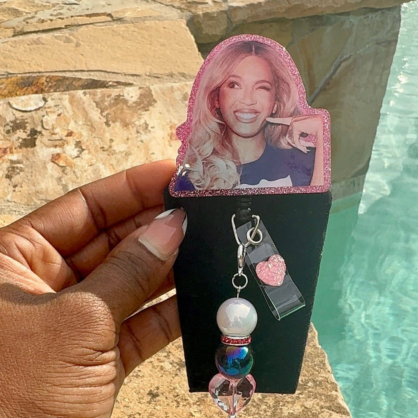 Flirty Yoncé Badge Reeel